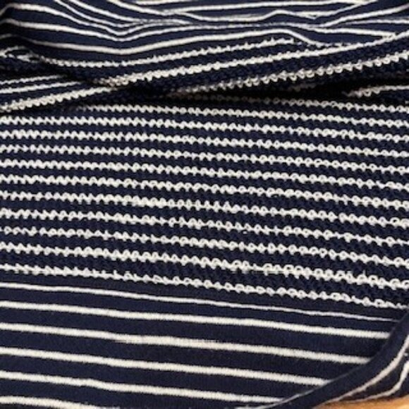 Vineyard Vines Turtleneck Sweatshirt--Navy and White Stripes--Size Small - Picture 4 of 4